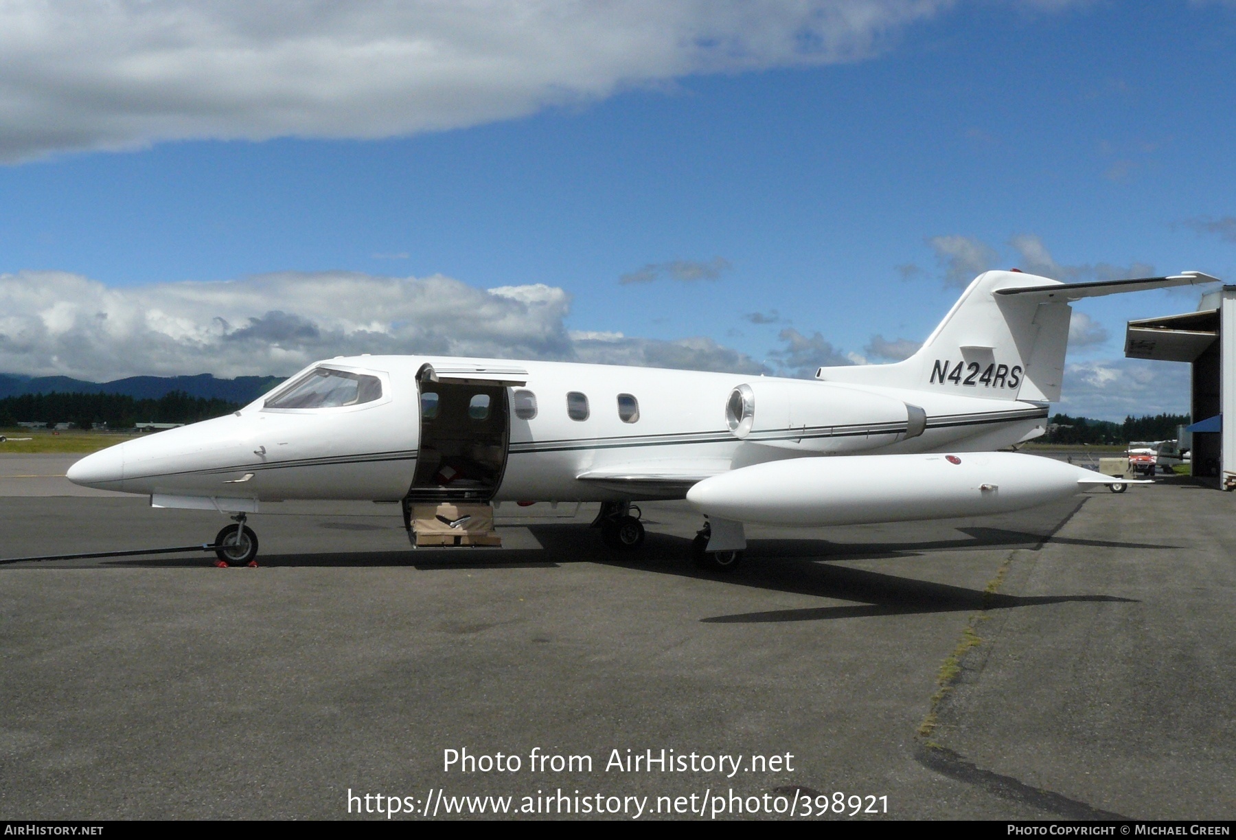 Aircraft Photo of N424RS | Gates Learjet 24D | AirHistory.net #398921