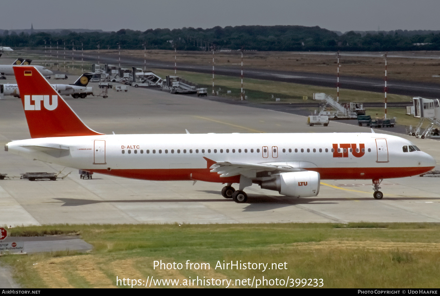 Aircraft Photo of D-ALTC | Airbus A320-214 | LTU - Lufttransport-Unternehmen | AirHistory.net #399233