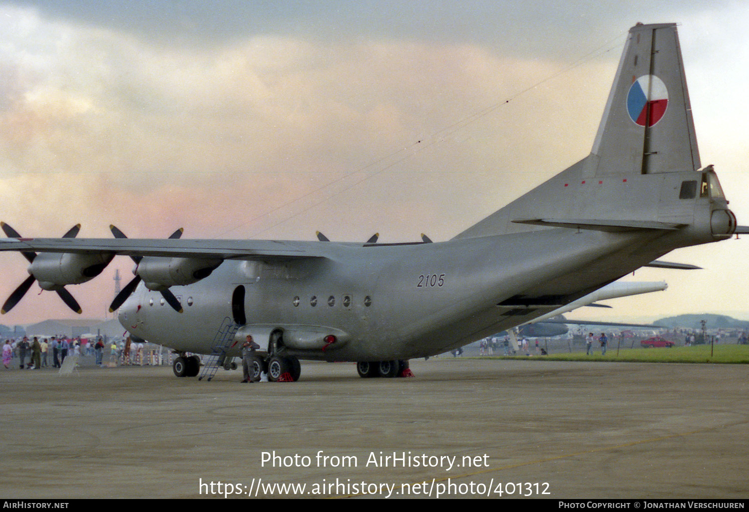 Aircraft Photo of 2105 | Antonov An-12BP | Czechoslovakia - Air Force | AirHistory.net #401312