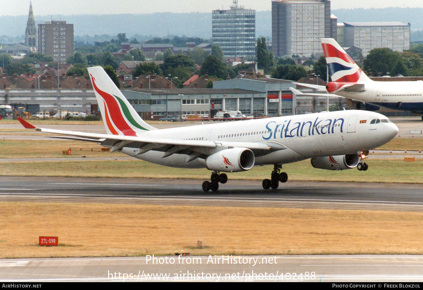 Aircraft Photo of 4R-ALC | Airbus A330-243 | SriLankan Airlines | AirHistory.net #402488