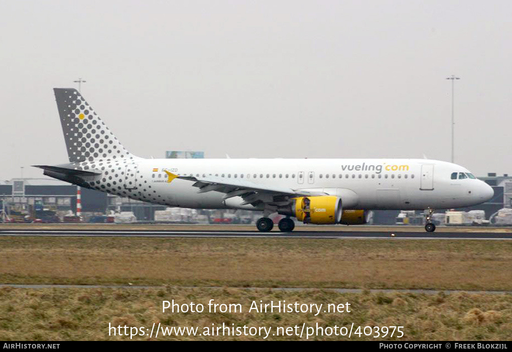 Aircraft Photo of EC-IZD | Airbus A320-214 | Vueling Airlines | AirHistory.net #403975