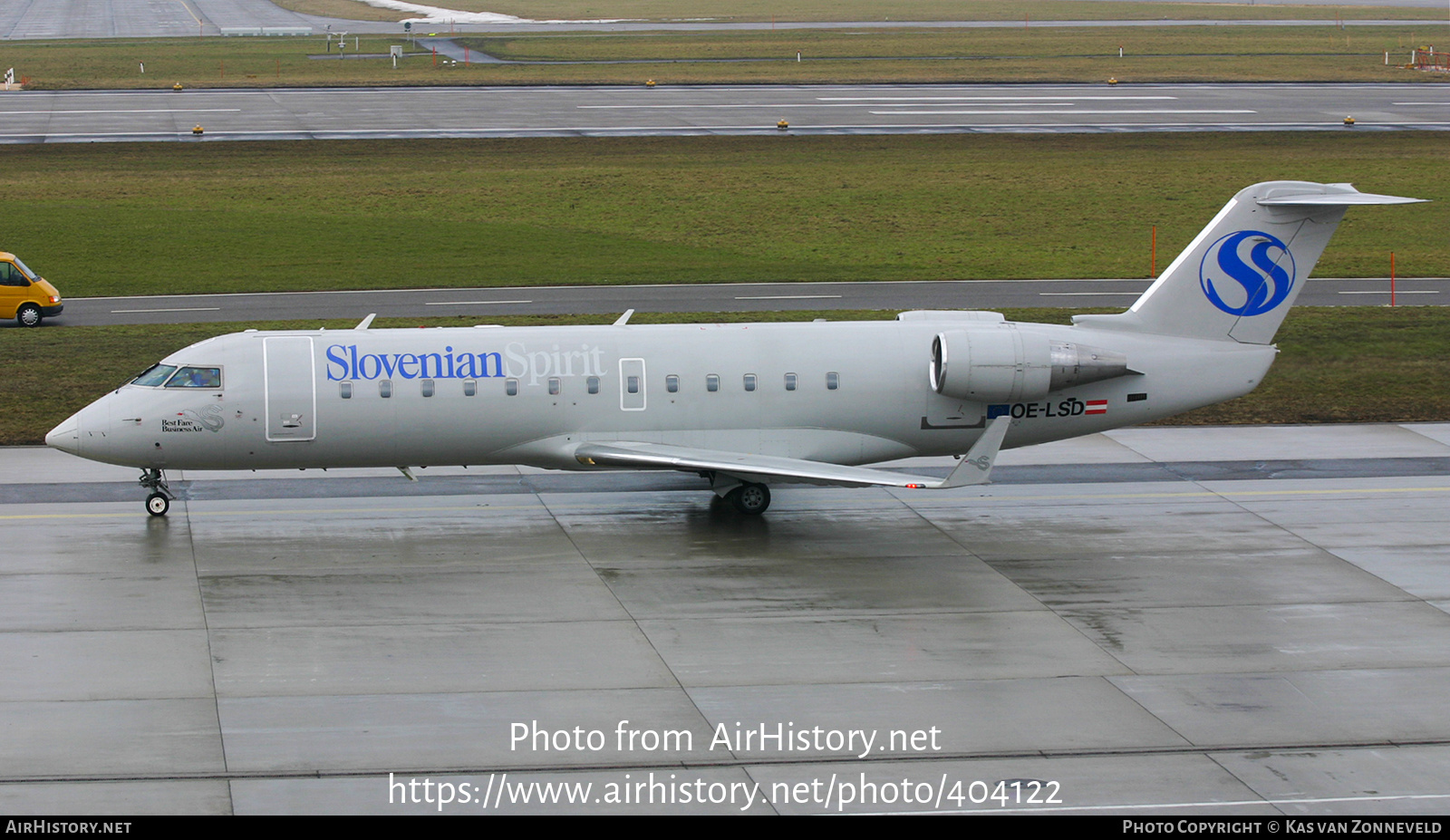 Aircraft Photo of OE-LSD | Bombardier CRJ-200LR (CL-600-2B19) | Slovenian Spirit | AirHistory.net #404122