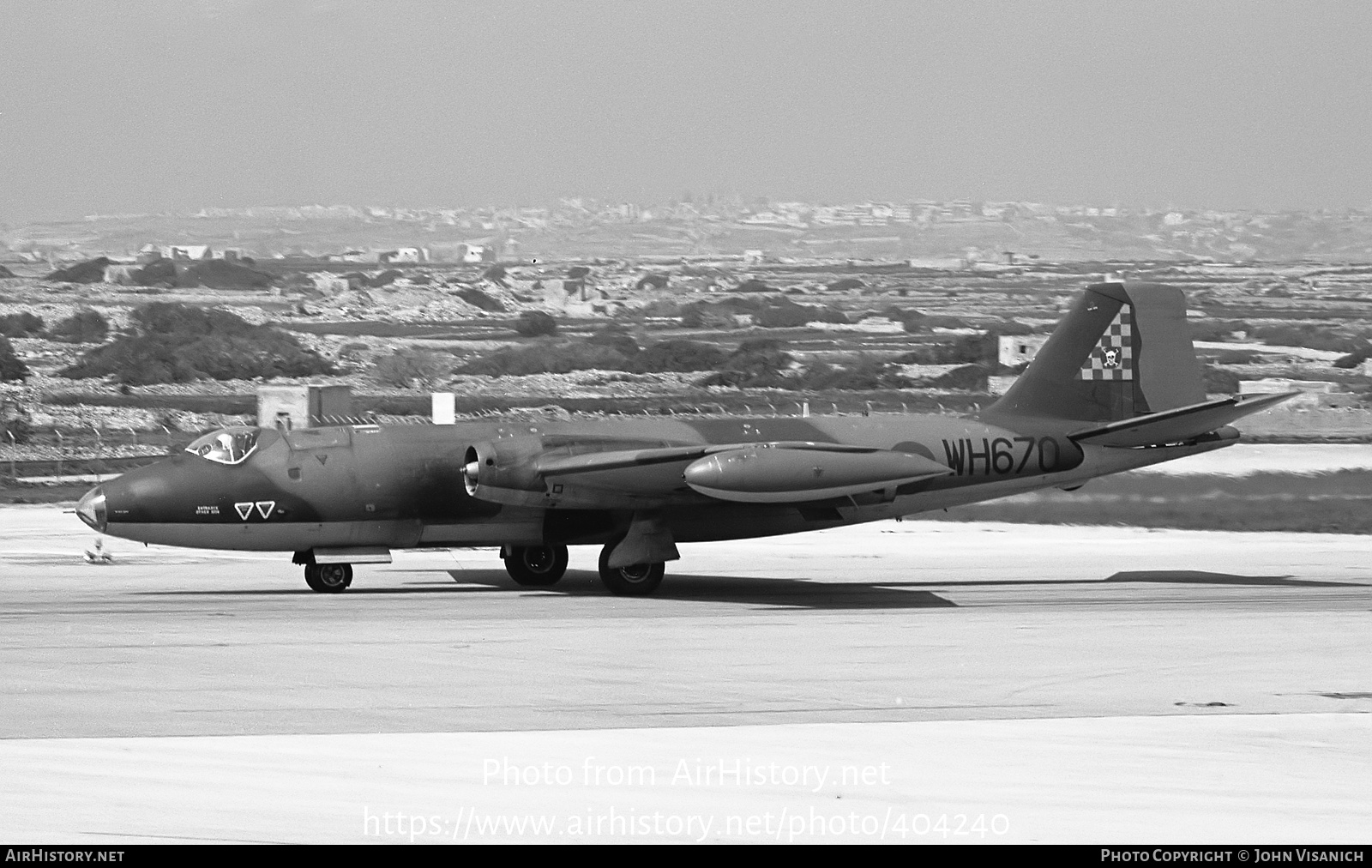 Aircraft Photo of WH670 | English Electric Canberra B2 | UK - Air Force | AirHistory.net #404240