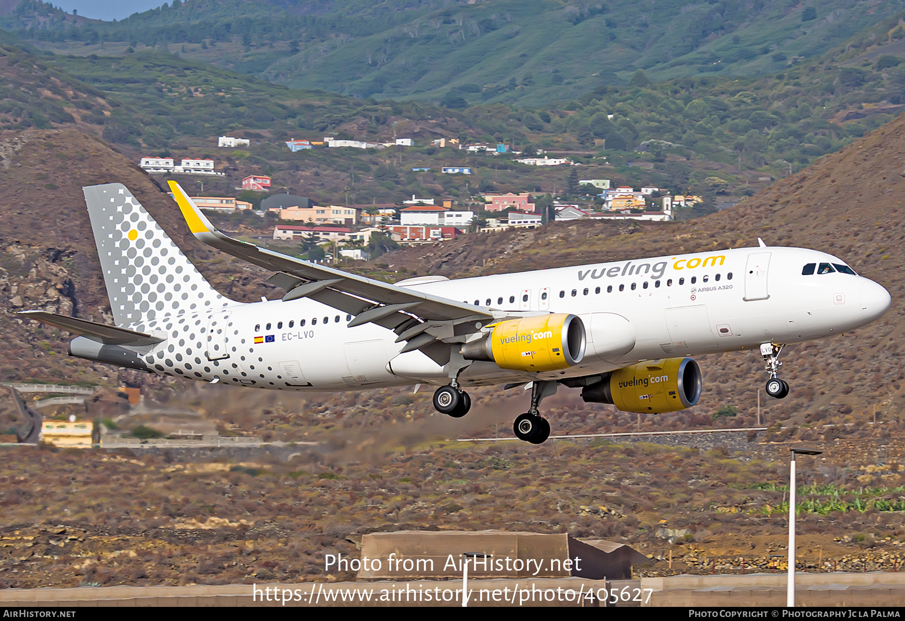 Aircraft Photo of EC-LVO | Airbus A320-214 | Vueling Airlines | AirHistory.net #405627