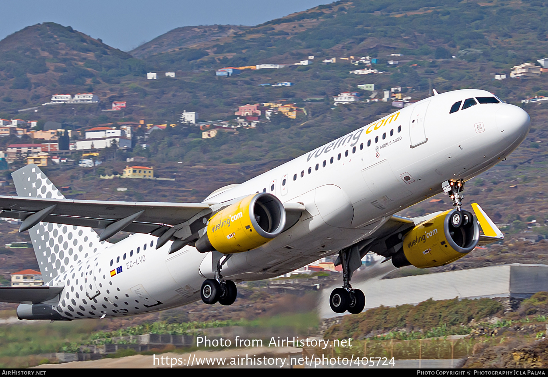 Aircraft Photo of EC-LVO | Airbus A320-214 | Vueling Airlines | AirHistory.net #405724