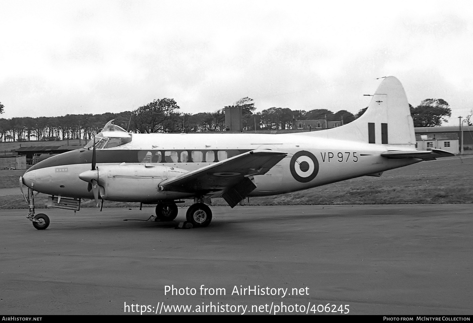 Aircraft Photo of VP975 | De Havilland D.H. 104 Devon C2 | UK - Air Force | AirHistory.net #406245