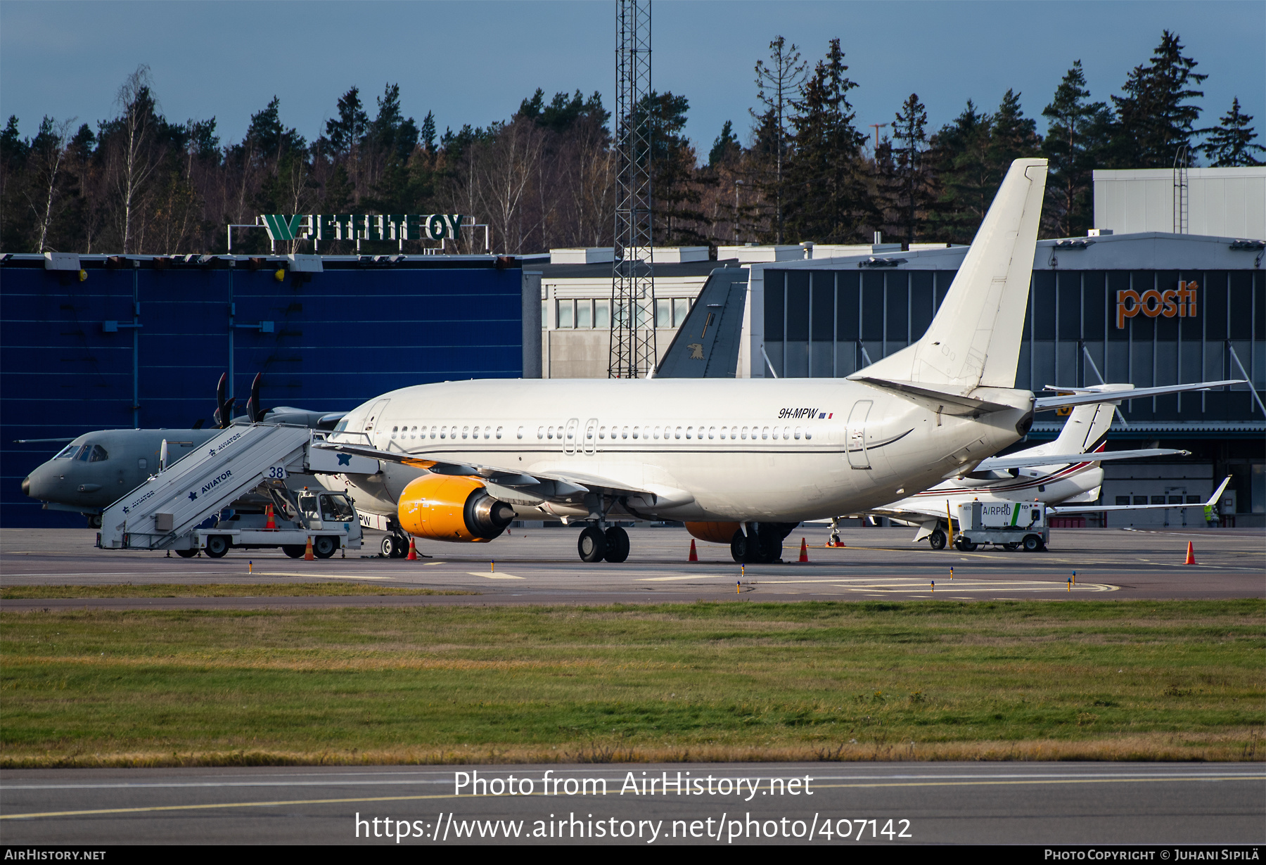 Aircraft Photo of 9H-MPW | Boeing 737-484 | AirHistory.net #407142