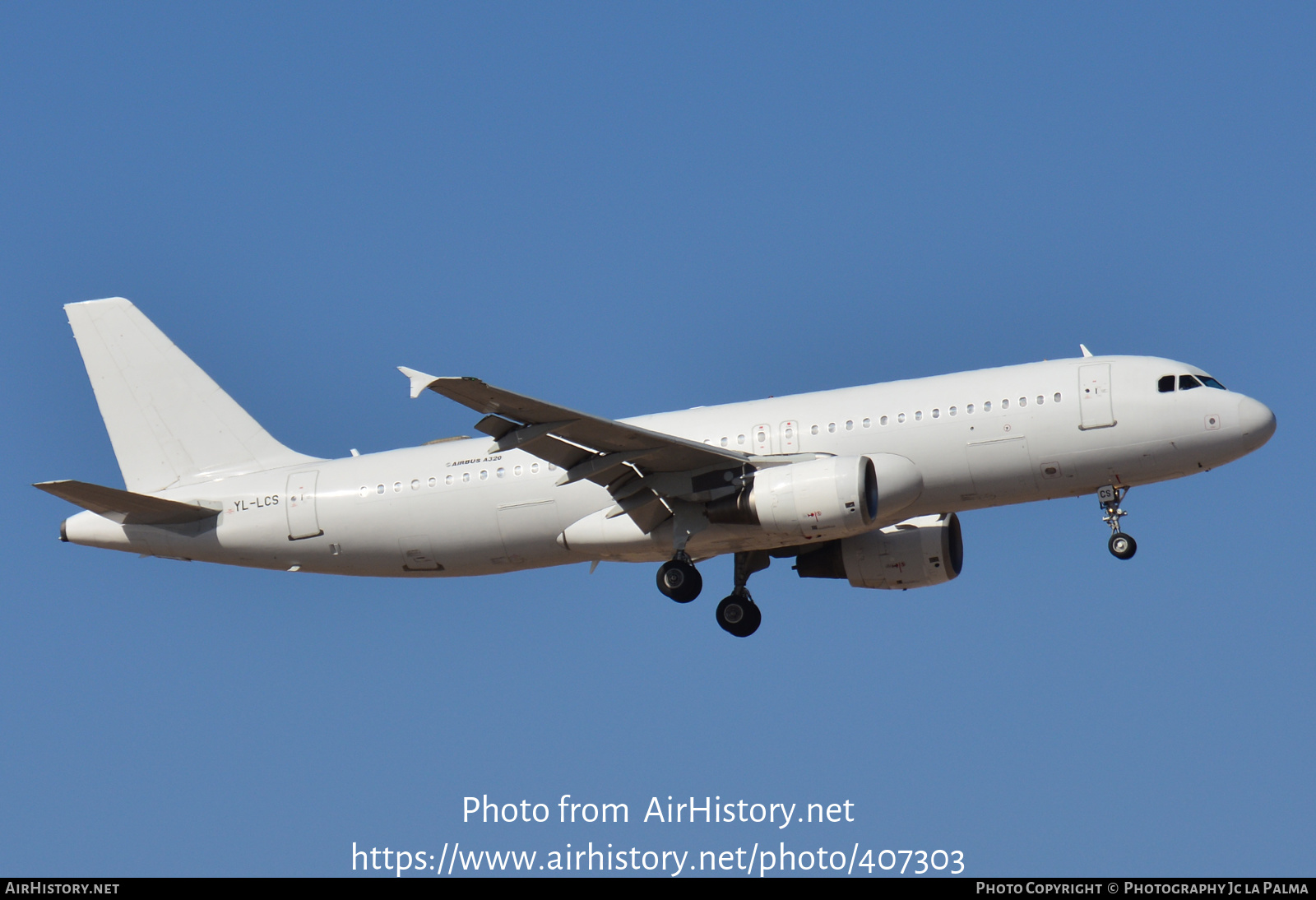 Aircraft Photo of YL-LCS | Airbus A320-214 | AirHistory.net #407303