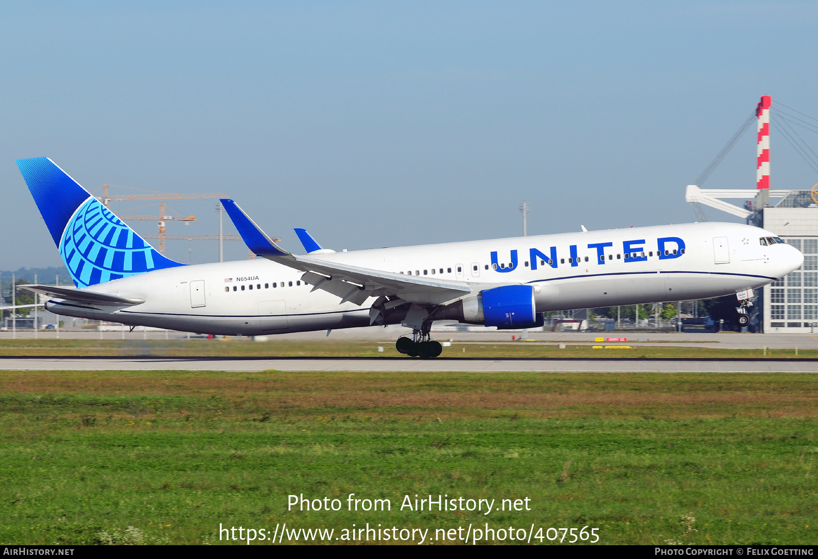 Aircraft Photo of N654UA | Boeing 767-322/ER | United Airlines | AirHistory.net #407565