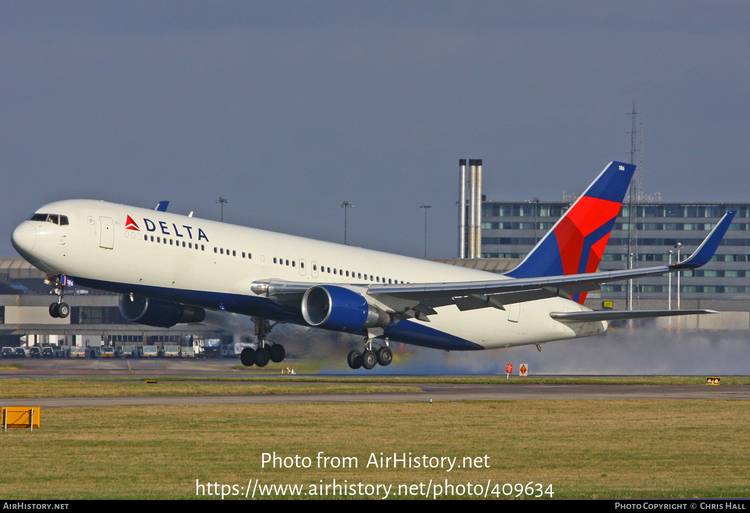 Aircraft Photo of N186DN | Boeing 767-332/ER | Delta Air Lines | AirHistory.net #409634