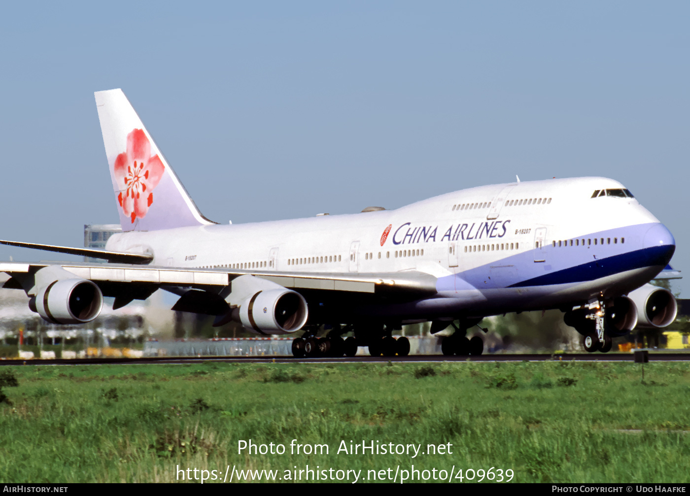 Aircraft Photo of B-18207 | Boeing 747-409 | China Airlines | AirHistory.net #409639