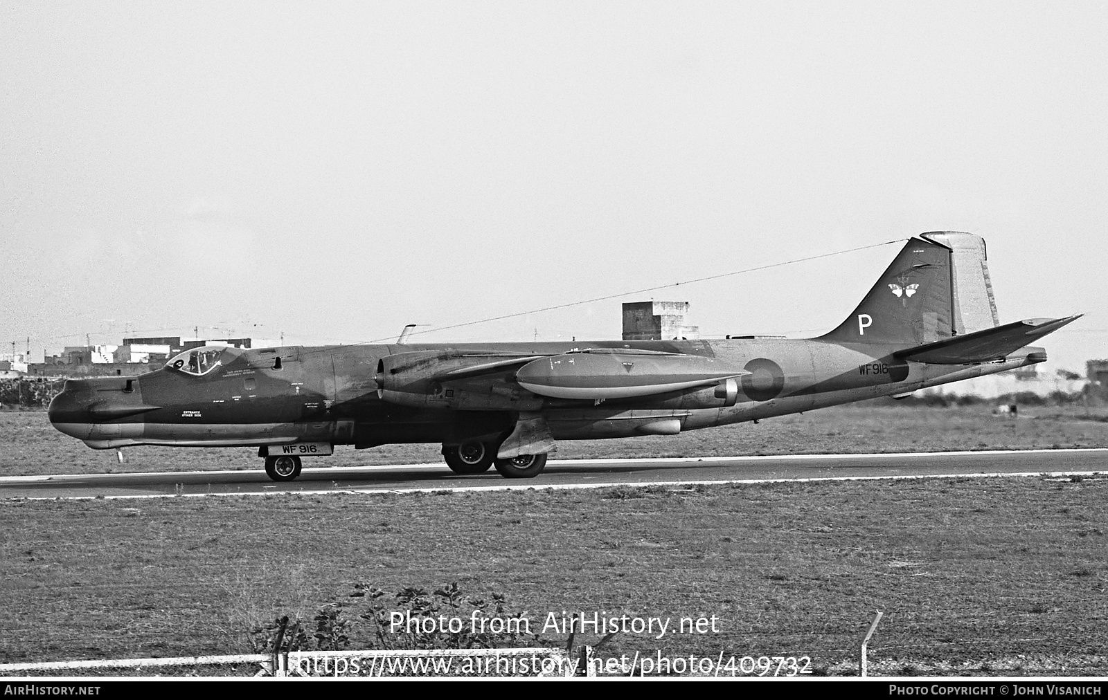 Aircraft Photo of WF916 | English Electric Canberra T17 | UK - Air ...