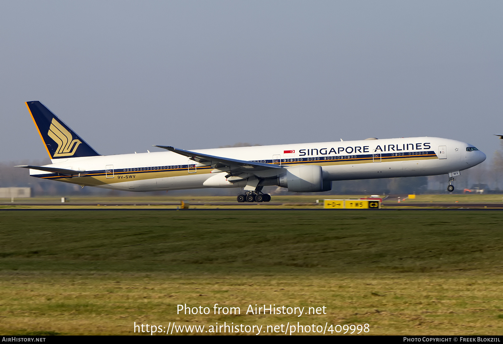 Aircraft Photo of 9V-SWV | Boeing 777-312/ER | Singapore Airlines | AirHistory.net #409998