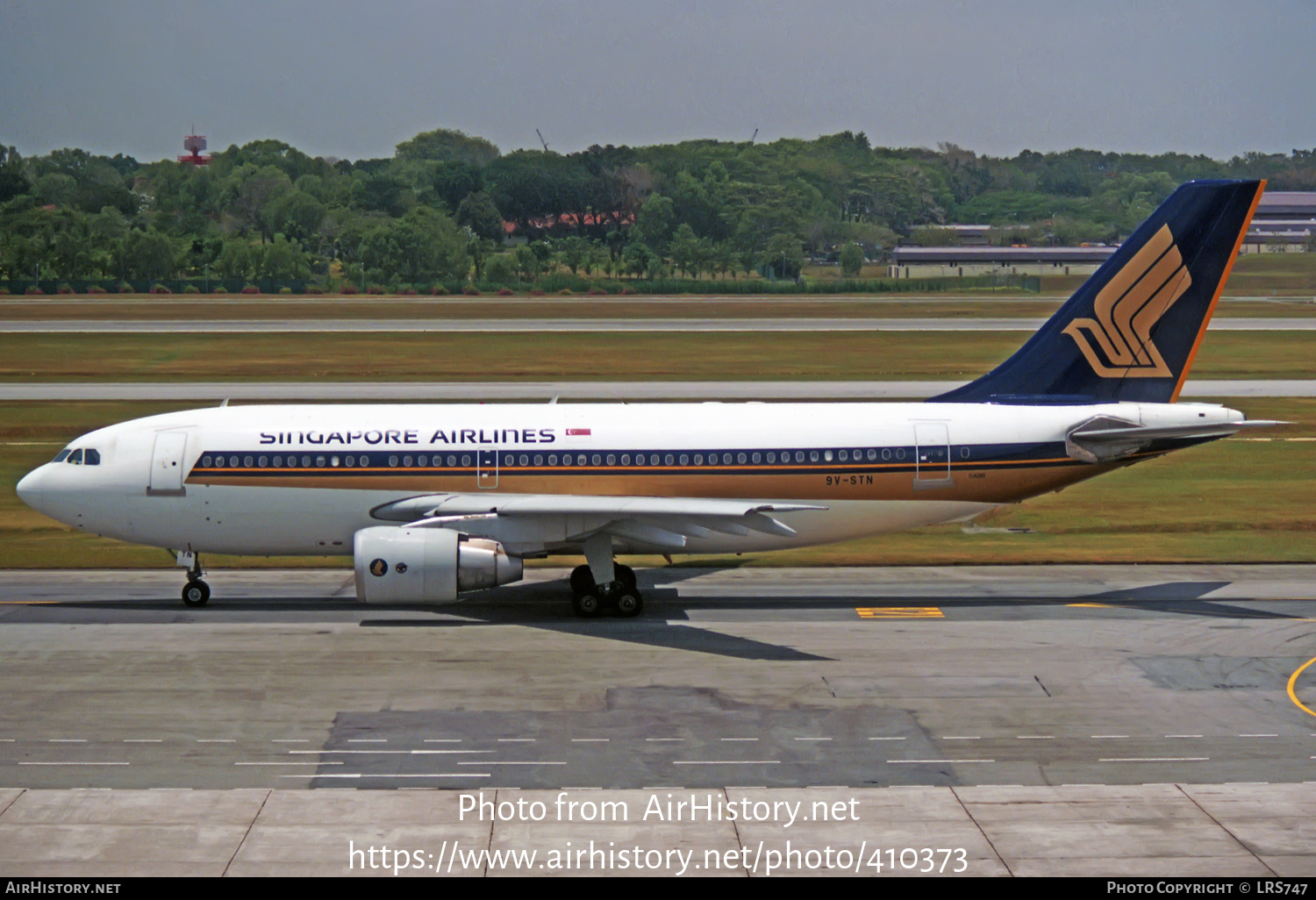 Aircraft Photo of 9V-STN | Airbus A310-222 | Singapore Airlines | AirHistory.net #410373