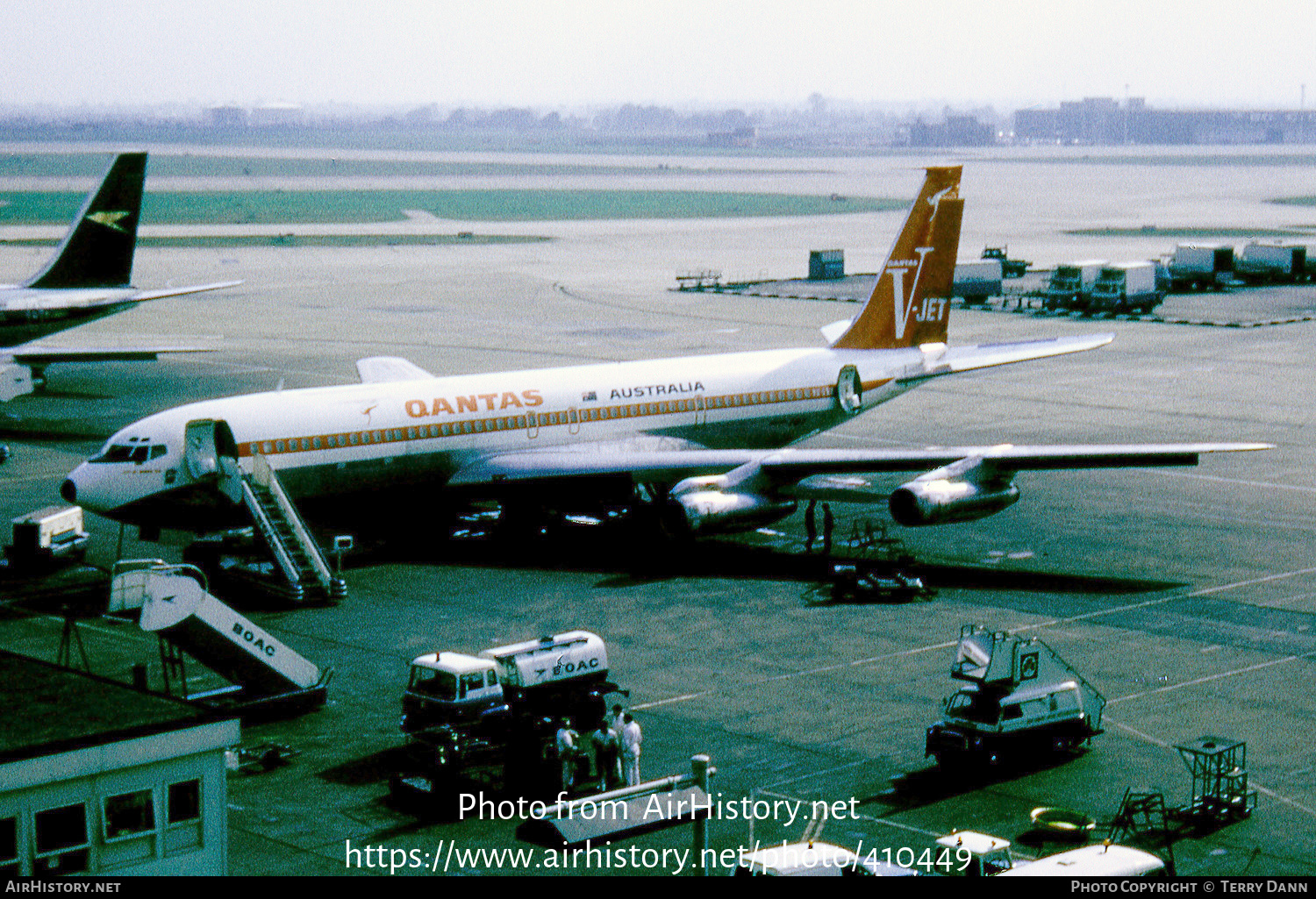 Aircraft Photo of VH-EBU | Boeing 707-338C | Qantas | AirHistory.net #410449