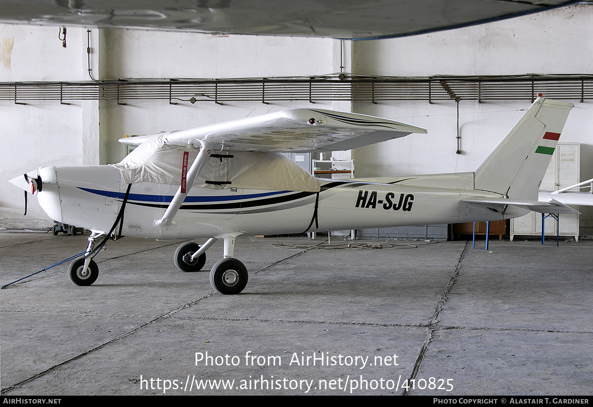 Aircraft Photo of HA-SJG | Cessna 152 | AirHistory.net #410825