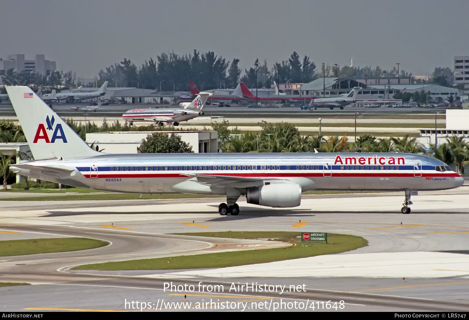 Aircraft Photo of N690AA | Boeing 757-223 | American Airlines | AirHistory.net #411648