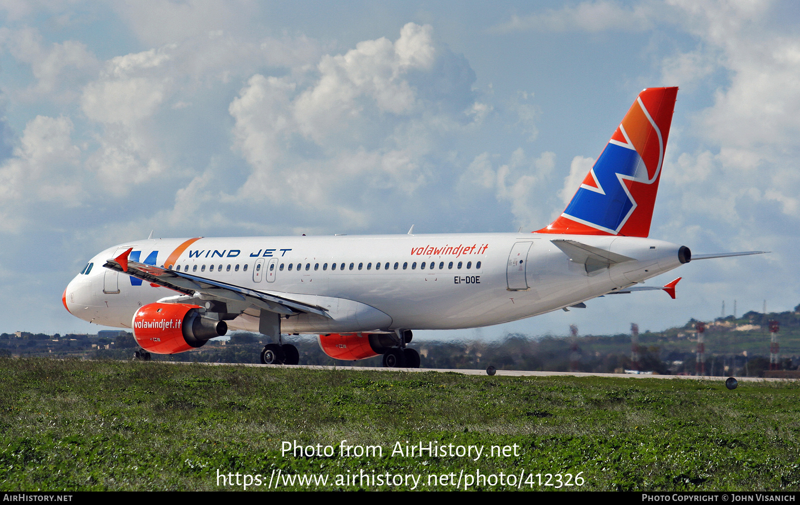 Aircraft Photo of EI-DOE | Airbus A320-211 | Wind Jet | AirHistory.net #412326