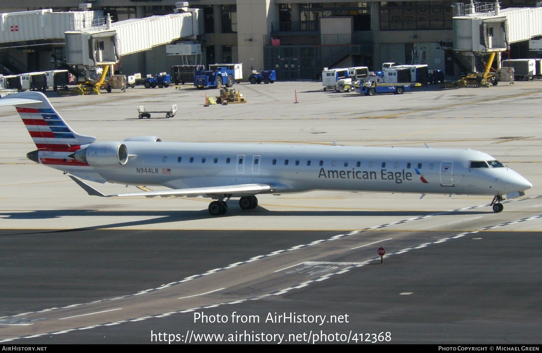 Aircraft Photo of N944LR | Bombardier CRJ-900ER (CL-600-2D24) | Mesa Airlines | AirHistory.net #412368