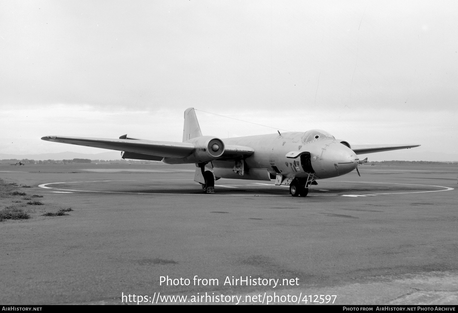 Aircraft Photo of N6152 | English Electric Canberra T13 | New Zealand - Air Force | AirHistory.net #412597