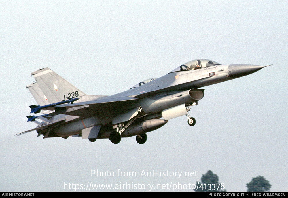 aircraft-photo-of-j-228-general-dynamics-f-16a-fighting-falcon