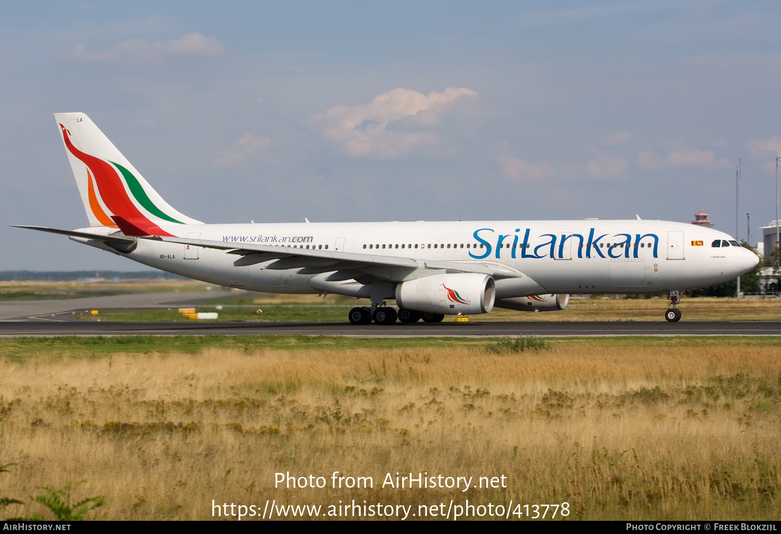 Aircraft Photo of 4R-ALA | Airbus A330-243 | SriLankan Airlines | AirHistory.net #413778