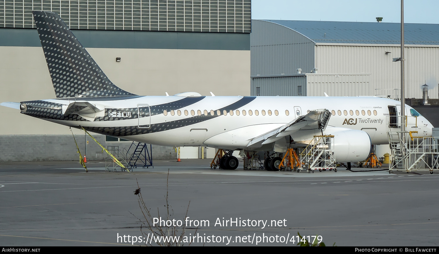 Aircraft Photo of C-FTWU | Airbus ACJ220 TwoTwenty (BD-500-1A10) | Comlux Aviation | AirHistory.net #414179