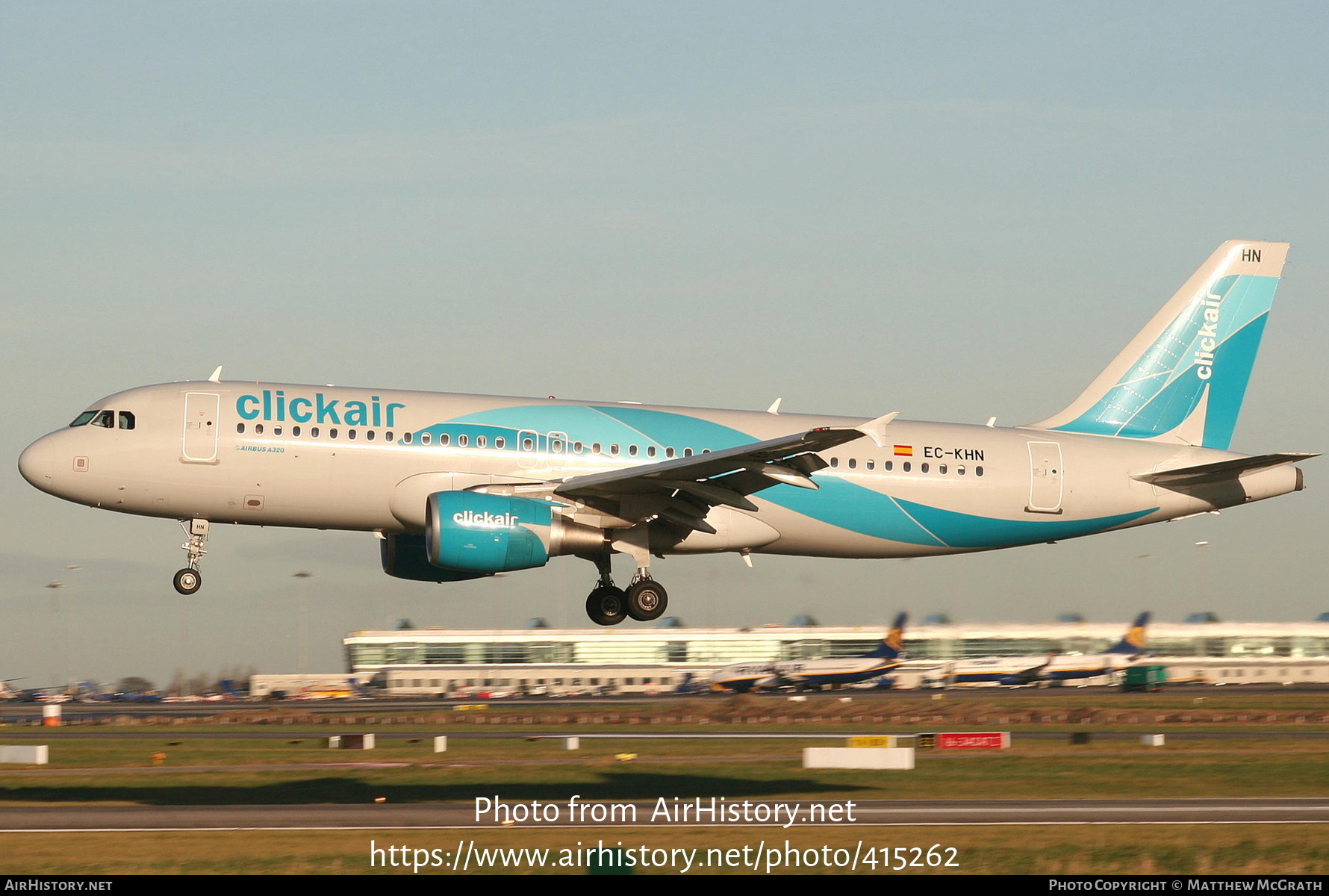 Aircraft Photo of EC-KHN | Airbus A320-216 | Clickair | AirHistory.net #415262