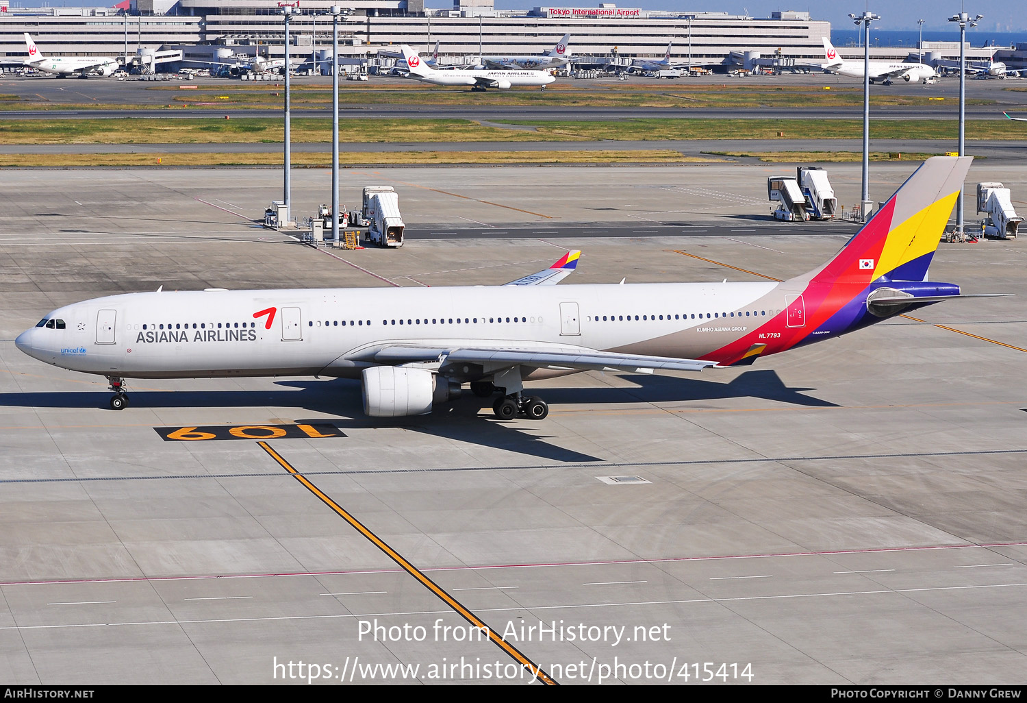 Aircraft Photo of HL7793 | Airbus A330-323E | Asiana Airlines | AirHistory.net #415414