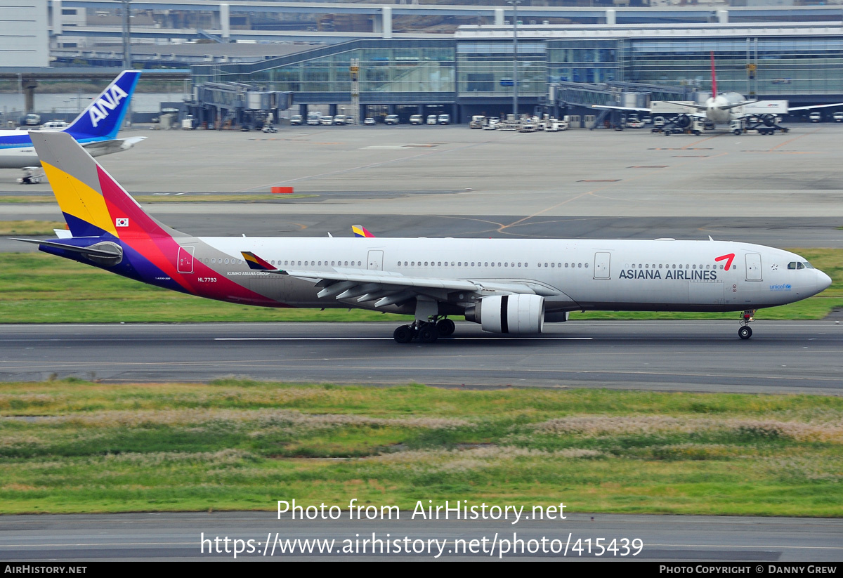 Aircraft Photo of HL7793 | Airbus A330-323E | Asiana Airlines | AirHistory.net #415439