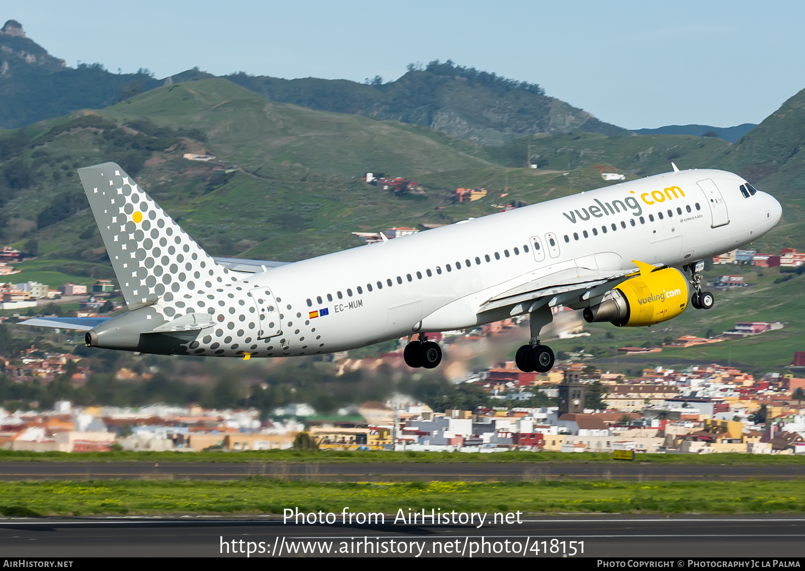 Aircraft Photo of EC-MUM | Airbus A320-214 | Vueling Airlines | AirHistory.net #418151