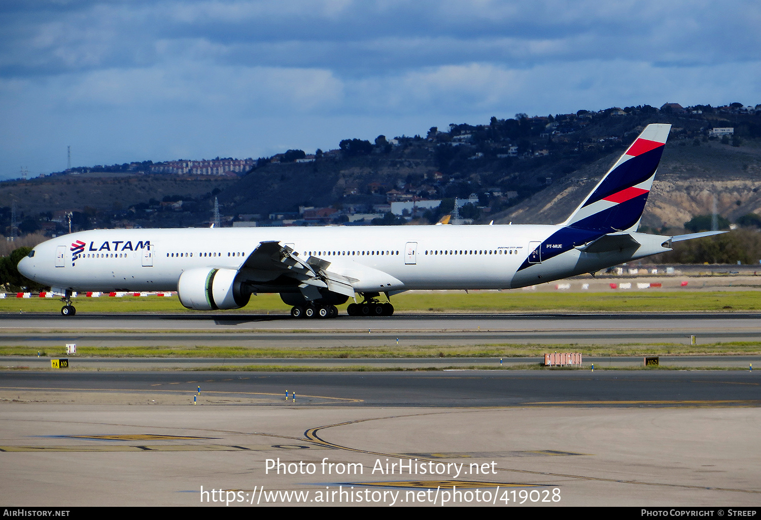 Aircraft Photo of PT-MUE | Boeing 777-32W/ER | LATAM Airlines | AirHistory.net #419028