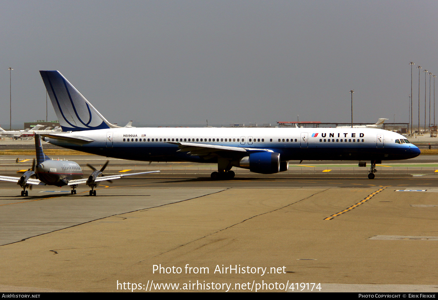 Aircraft Photo of N596UA | Boeing 757-222 | United Airlines | AirHistory.net #419174