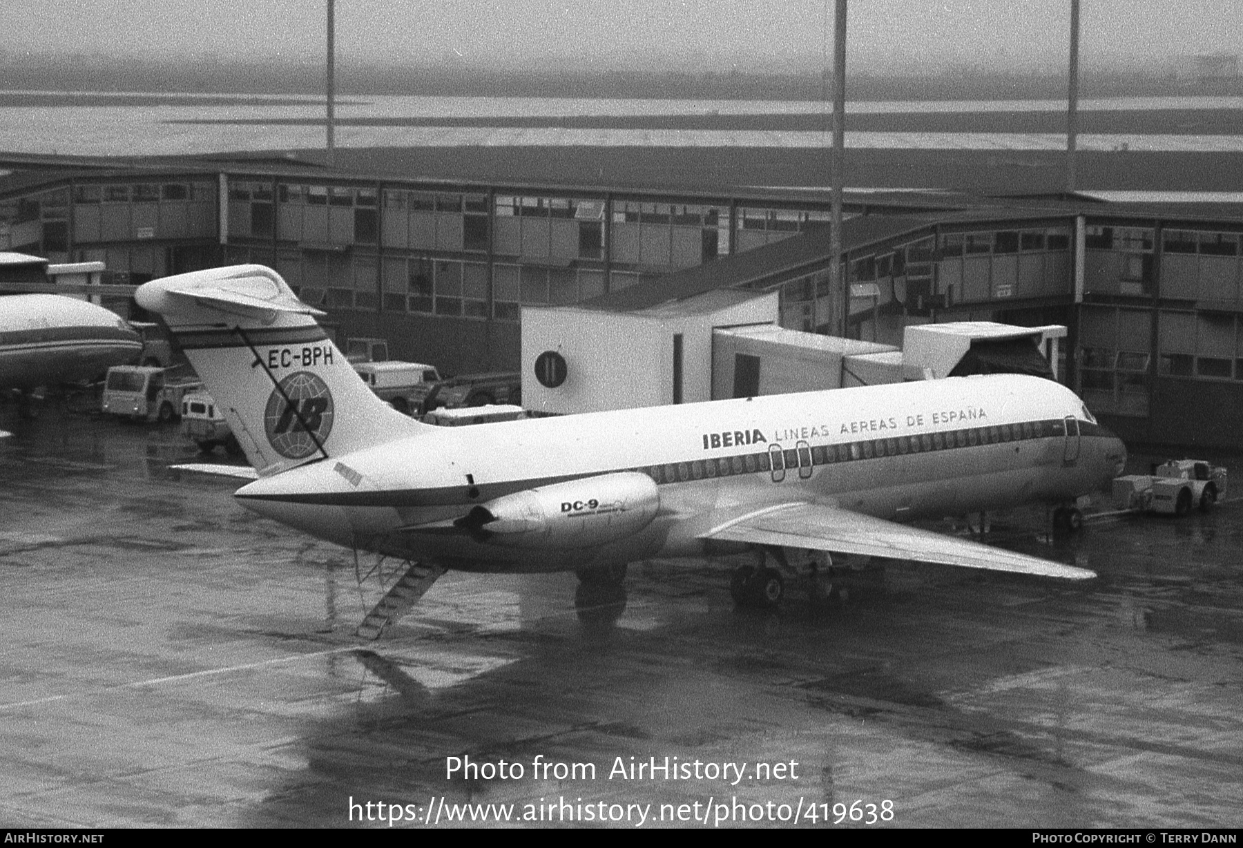 Aircraft Photo of EC-BPH | McDonnell Douglas DC-9-32 | Iberia | AirHistory.net #419638