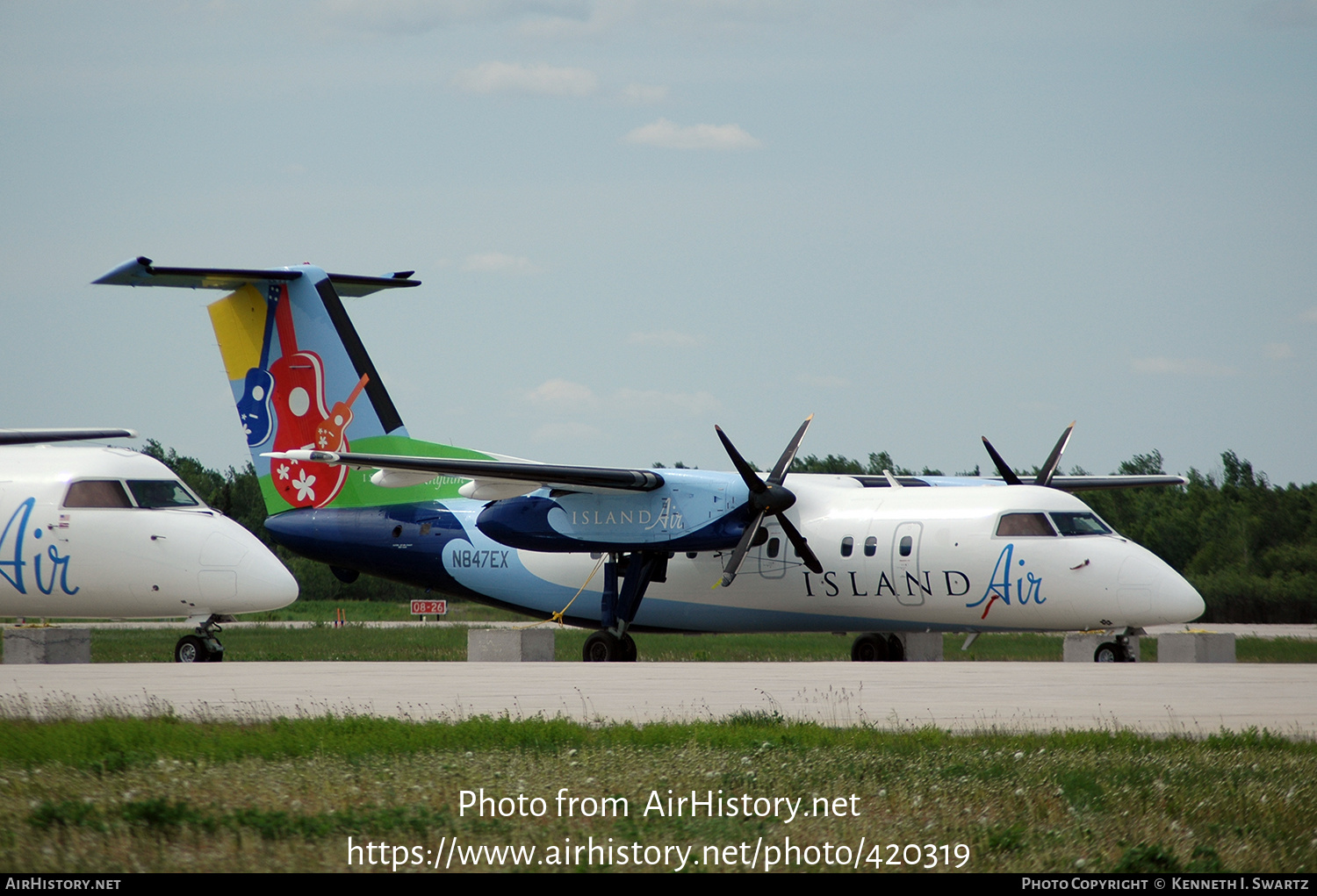 Aircraft Photo of N847EX | De Havilland Canada DHC-8-102 Dash 8 | Island Air | AirHistory.net #420319