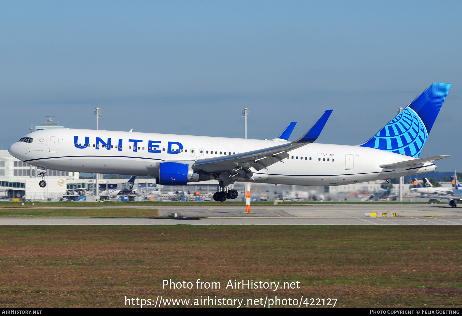 Aircraft Photo of N641UA | Boeing 767-322/ER | United Airlines | AirHistory.net #422127