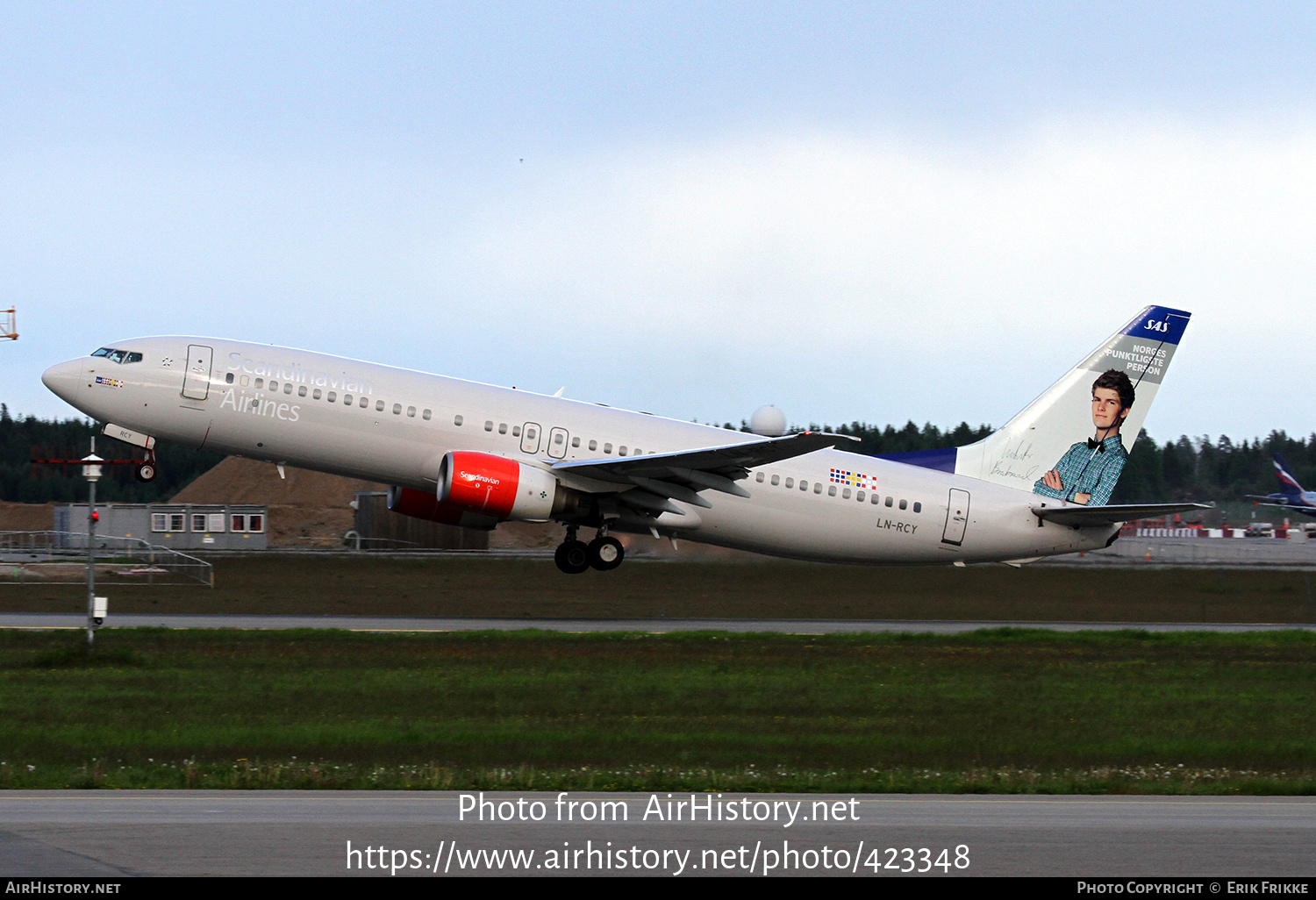 Aircraft Photo of LN-RCY | Boeing 737-883 | Scandinavian Airlines - SAS | AirHistory.net #423348