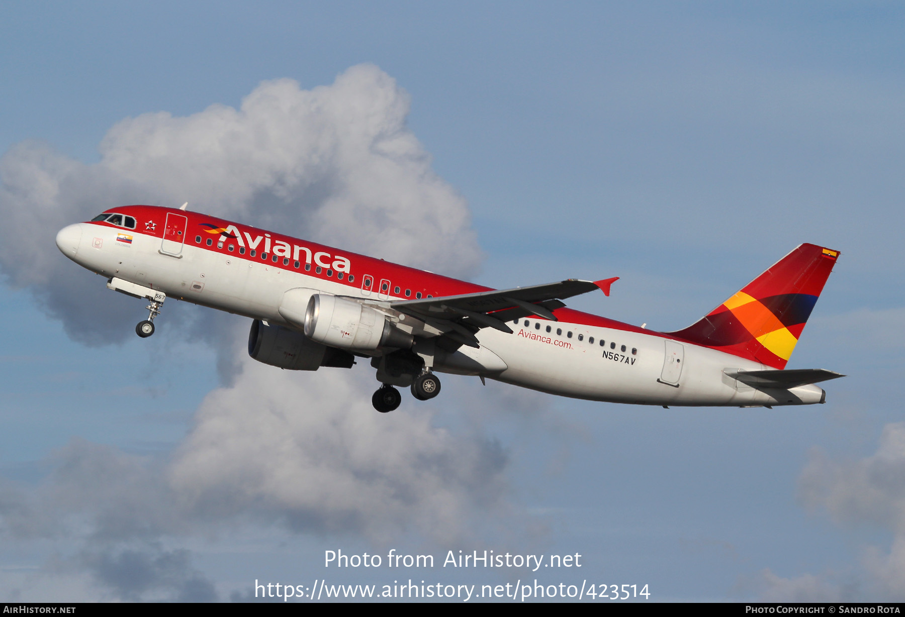 Aircraft Photo of N567AV | Airbus A320-214 | Avianca | AirHistory.net #423514