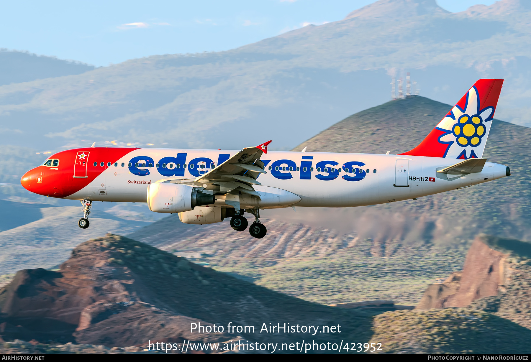 Aircraft Photo of HB-IHZ | Airbus A320-214 | Edelweiss Air | AirHistory.net #423952