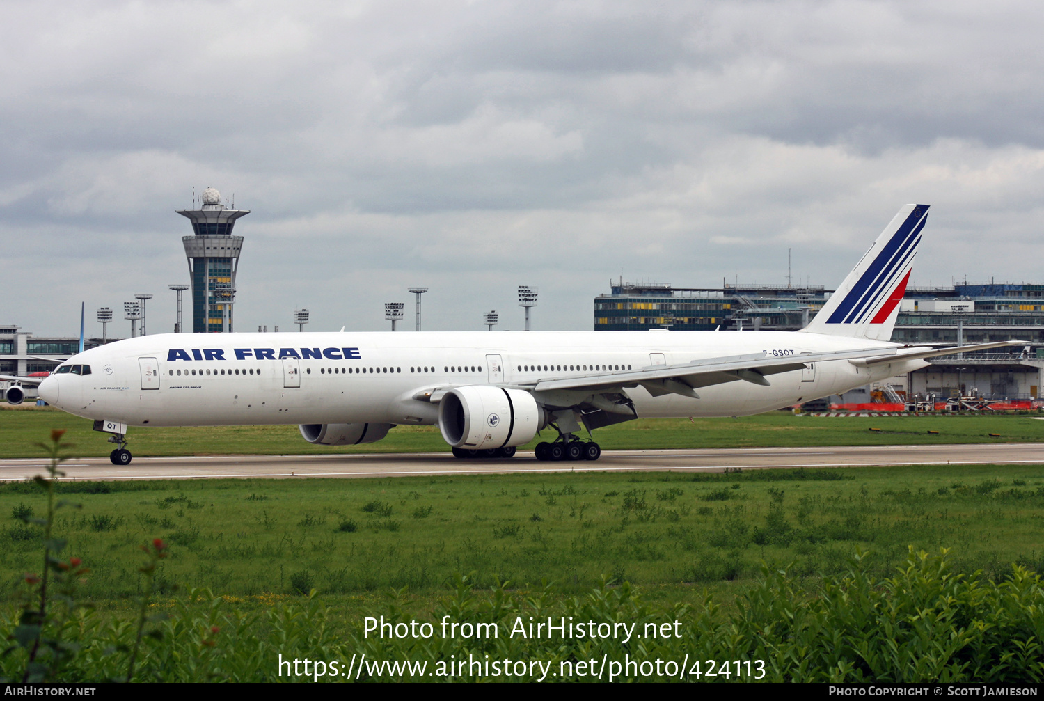 Aircraft Photo of F-GSQT | Boeing 777-328/ER | Air France | AirHistory.net #424113