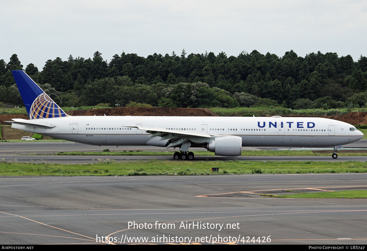 Aircraft Photo of N2737U | Boeing 777-300/ER | United Airlines | AirHistory.net #424426