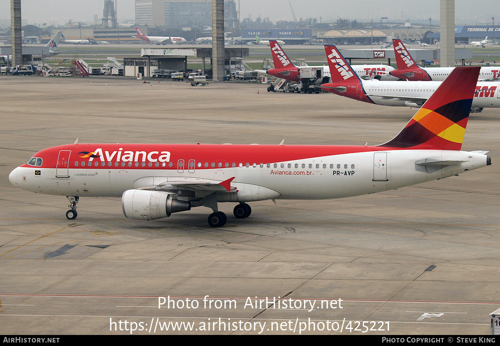 Aircraft Photo of PR-AVP | Airbus A320-214 | Avianca | AirHistory.net #425221