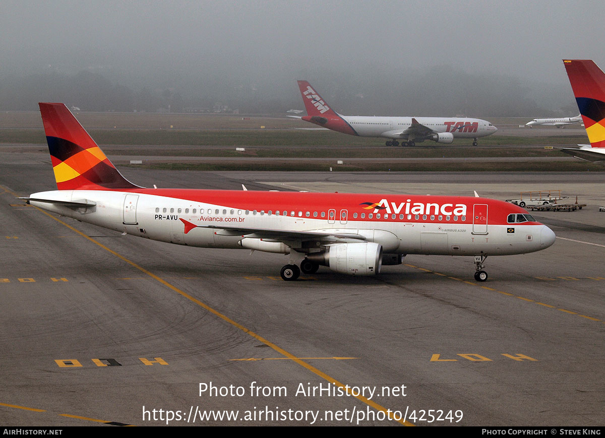 Aircraft Photo of PR-AVU | Airbus A320-214 | Avianca | AirHistory.net #425249