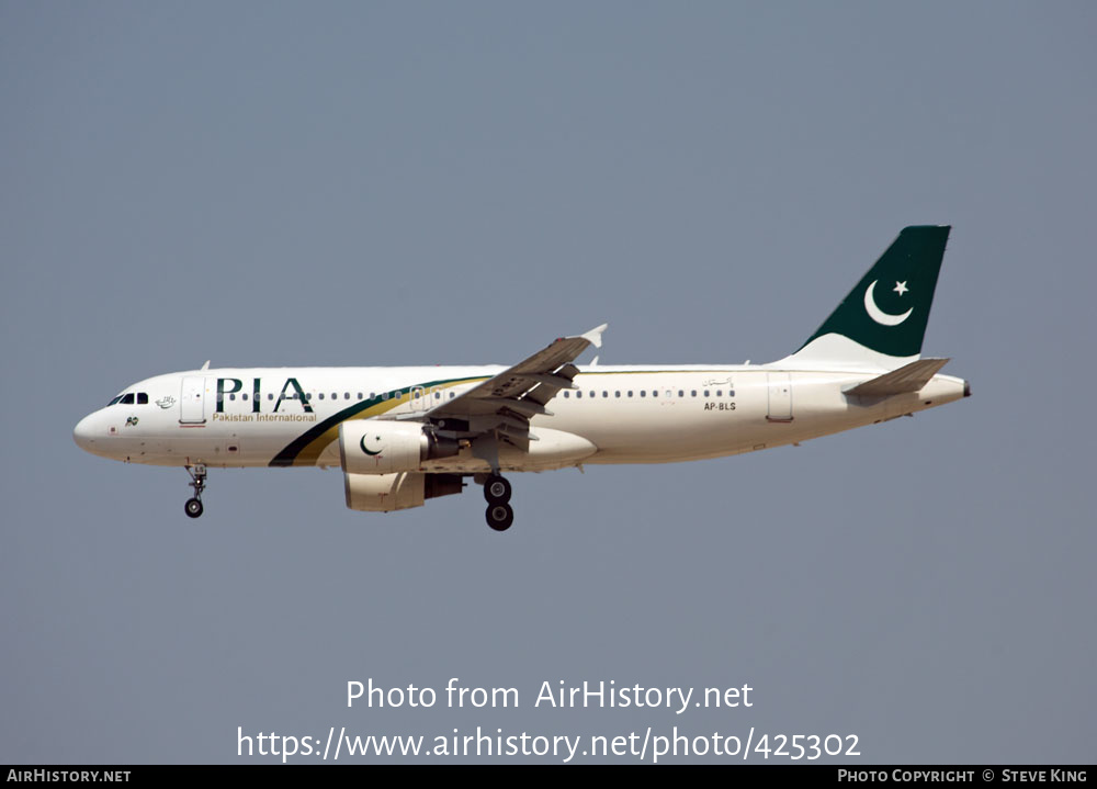 Aircraft Photo of AP-BLS | Airbus A320-214 | Pakistan International Airlines - PIA | AirHistory.net #425302