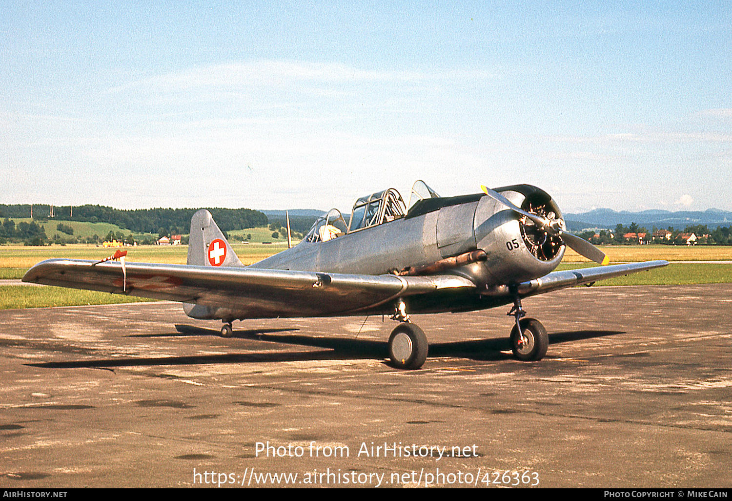 Aircraft Photo of U-305 | North American AT-16 Harvard IIB | Switzerland - Air Force | AirHistory.net #426363