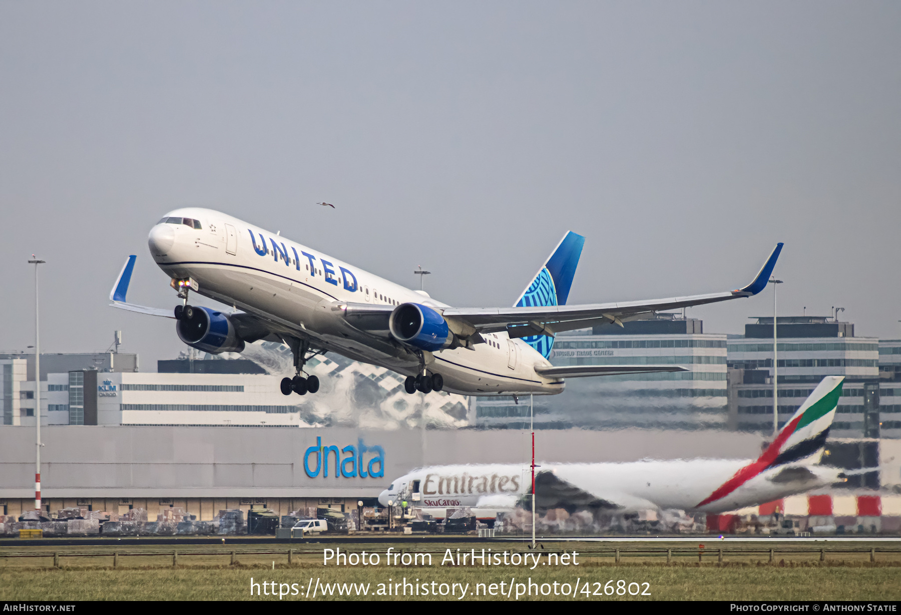 Aircraft Photo of N648UA | Boeing 767-322/ER | United Airlines | AirHistory.net #426802