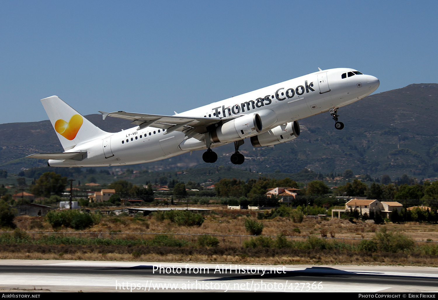 Aircraft Photo of LY-VEI | Airbus A320-233 | Thomas Cook Airlines | AirHistory.net #427366