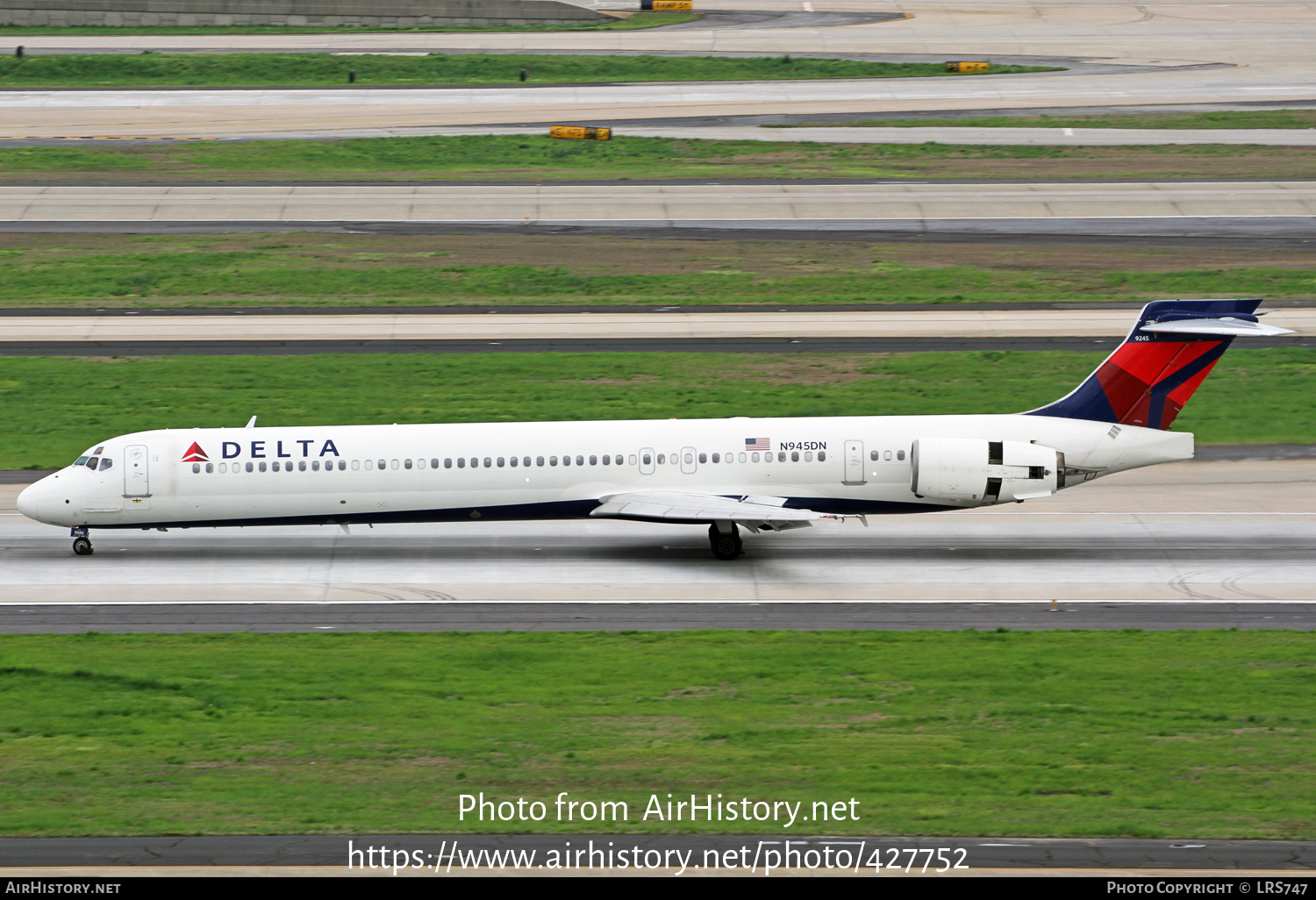 Aircraft Photo of N945DN | McDonnell Douglas MD-90-30 | Delta Air Lines | AirHistory.net #427752