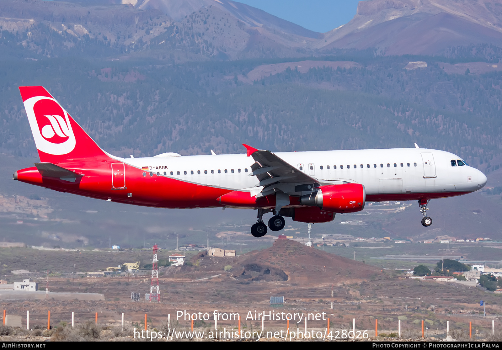 Aircraft Photo of D-ASGK | Airbus A320-214 | AirHistory.net #428026