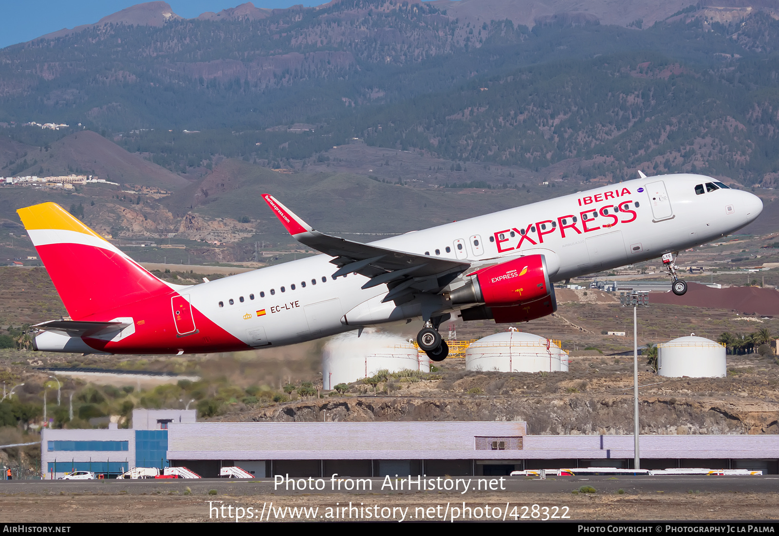 Aircraft Photo of EC-LYE | Airbus A320-216 | Iberia Express | AirHistory.net #428322